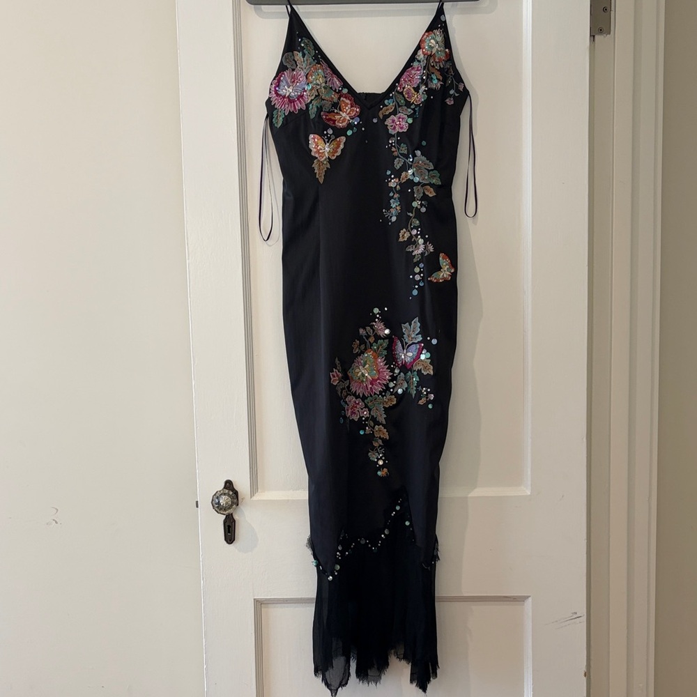 Chic Black Floral Embroidered Midi Dress